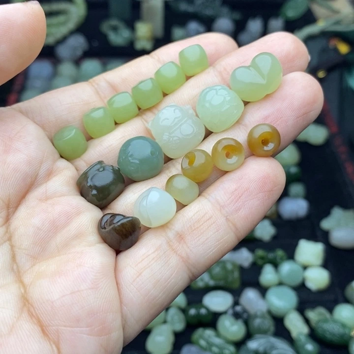 来***财和田玉未镶嵌颈饰