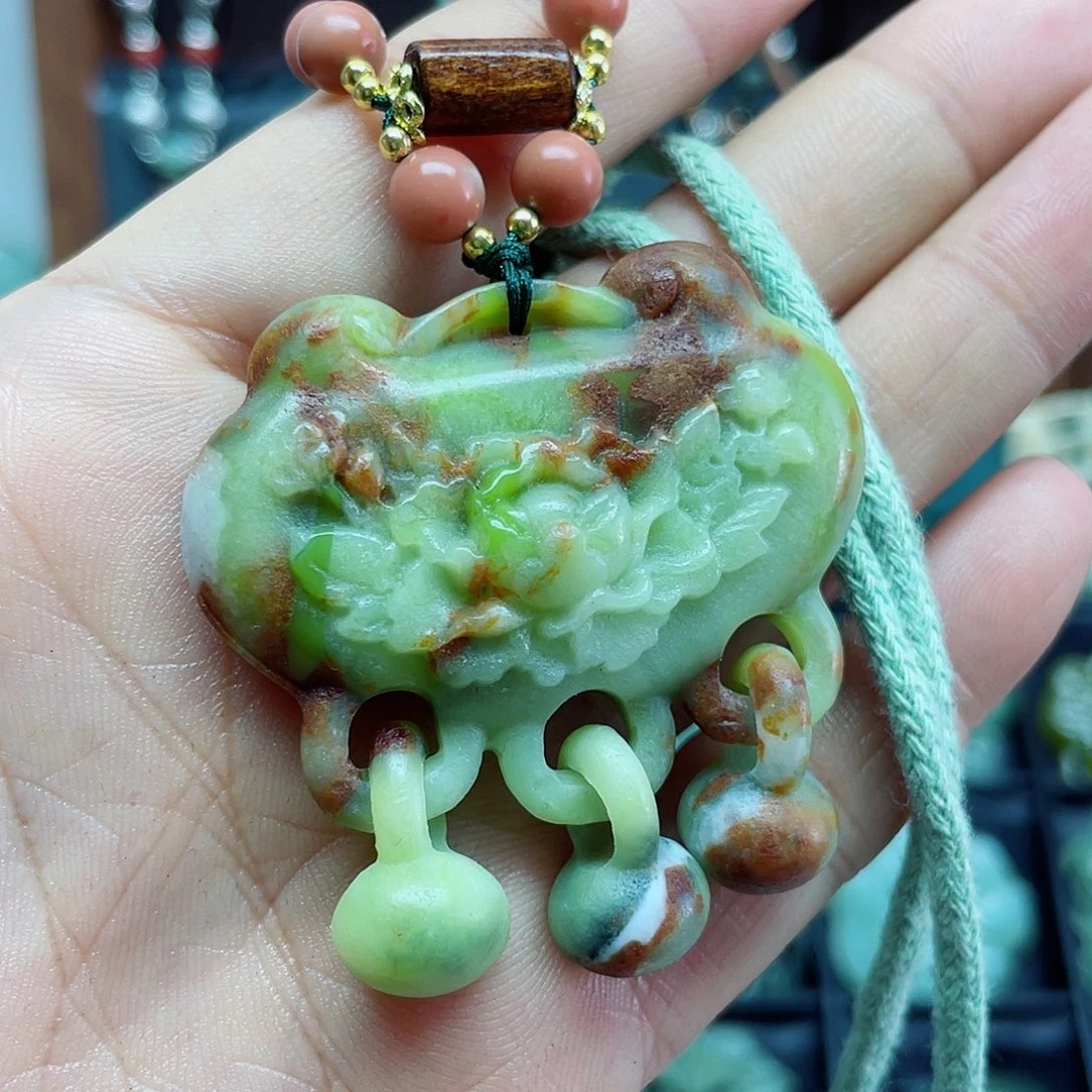蛇纹石玉未镶嵌颈饰