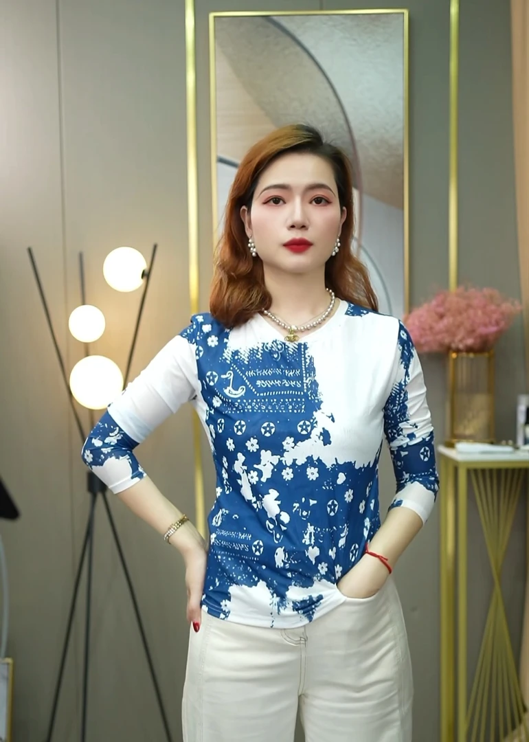 【老板娘推荐】26年新款圆领定位花上衣时尚显瘦气质长袖时尚00088