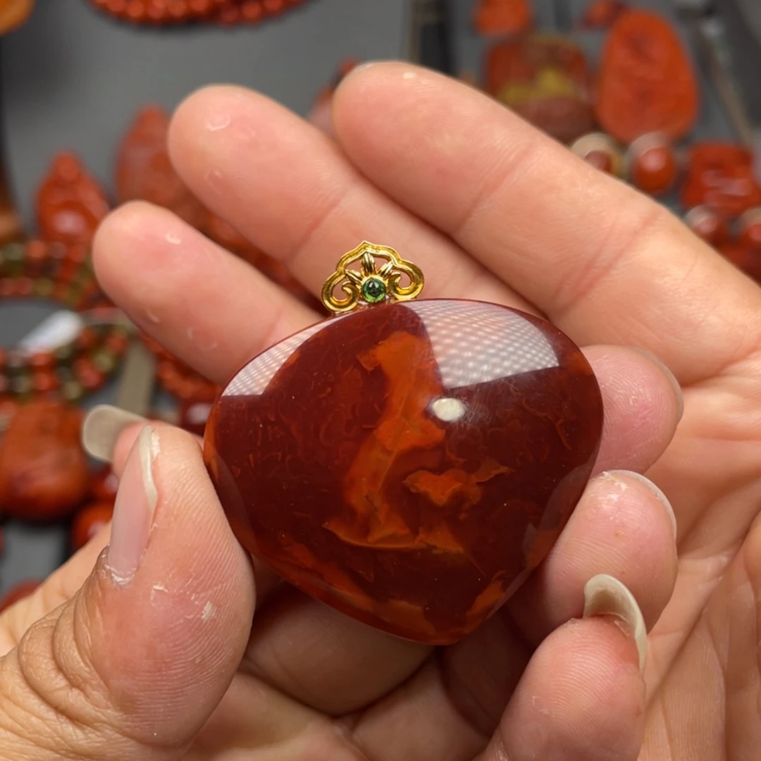 【闪购商品】南红玛瑙珠宝奇石18K金镶嵌笑**?吊坠