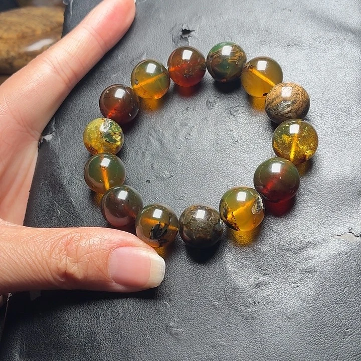 琥珀未镶嵌裸石15+59