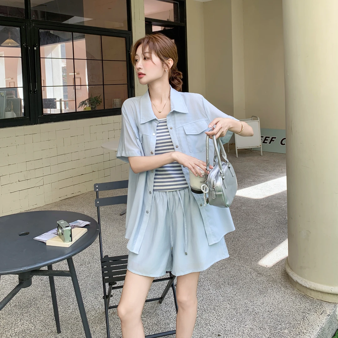 大方得体减龄爆款套装裤女夏2025新款蓝色衬衫条纹背心短裤三件套