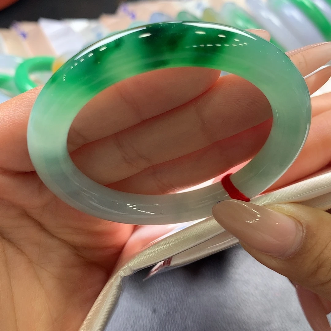 翡翠未镶嵌手镯（圆镯）20号冰胶辣绿