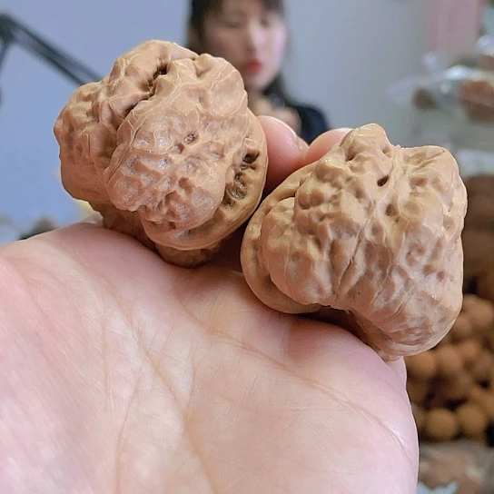 【闪购商品】把件文玩核桃40红皮蛤蟆头