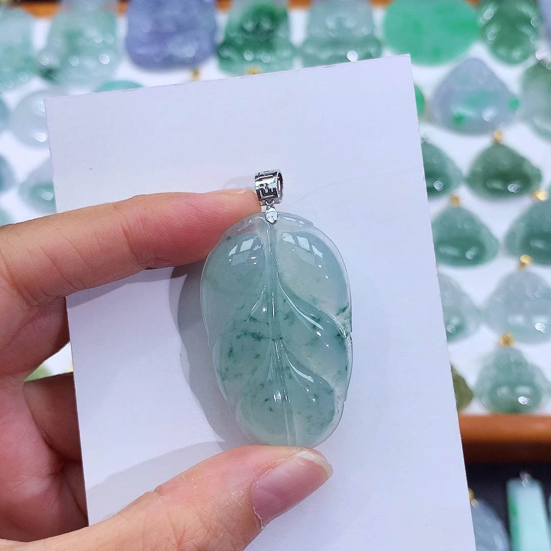 翡翠18K金镶嵌颈饰翡翠吊坠