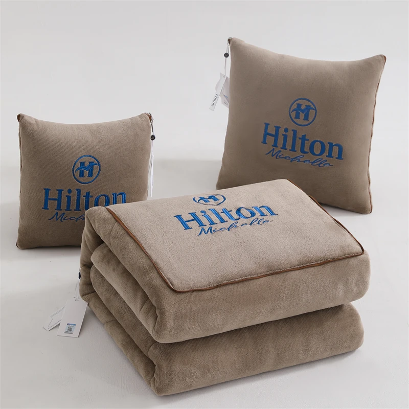 【希尔顿】品牌加厚抱枕折叠靠垫两用车载抱枕毯子抱枕被子两用