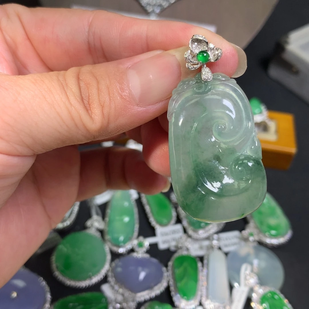 吊坠(不含链)18K金镶嵌翡翠