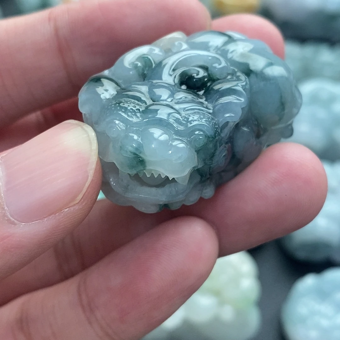 翡翠未镶嵌颈饰貔貅