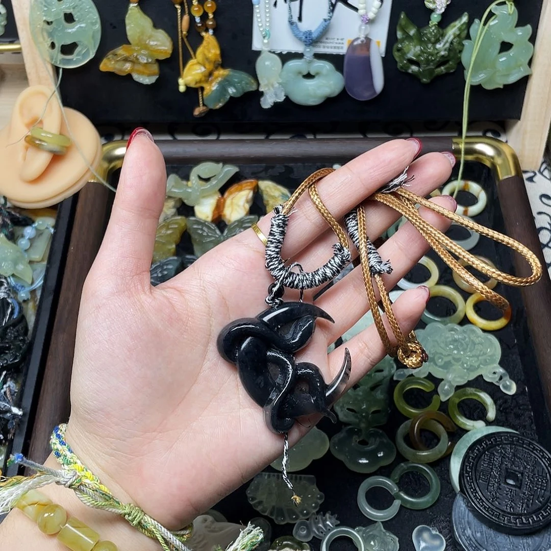 蛇纹石玉未镶嵌颈饰福利