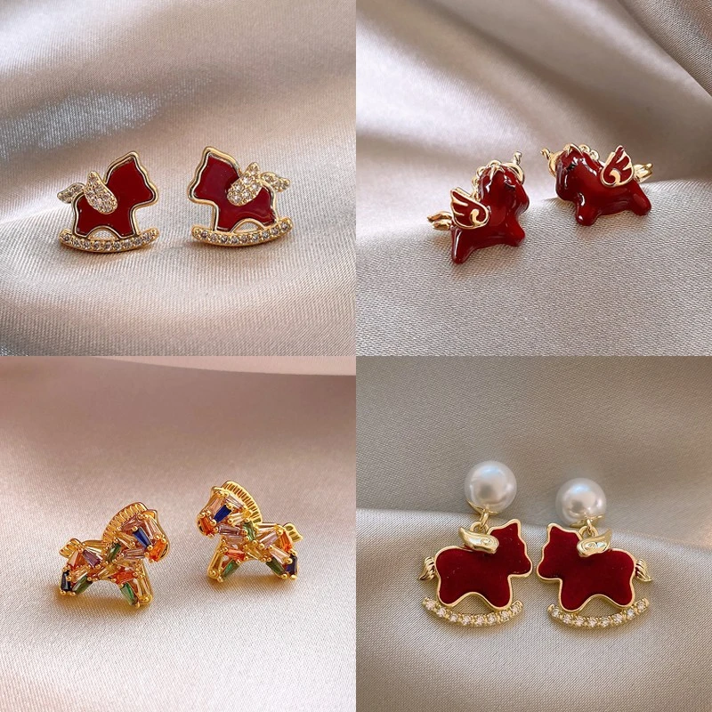 铜合金耳饰 本命年红色小马耳环女款高级感轻奢耳钉秋冬新年耳饰