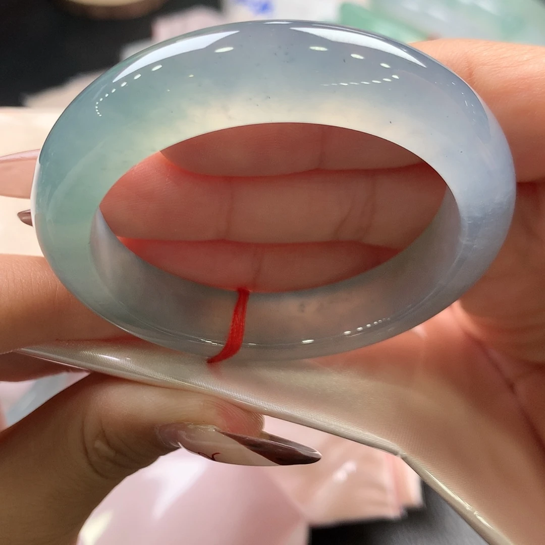 翡翠未镶嵌手镯48号冰胶海南之谜