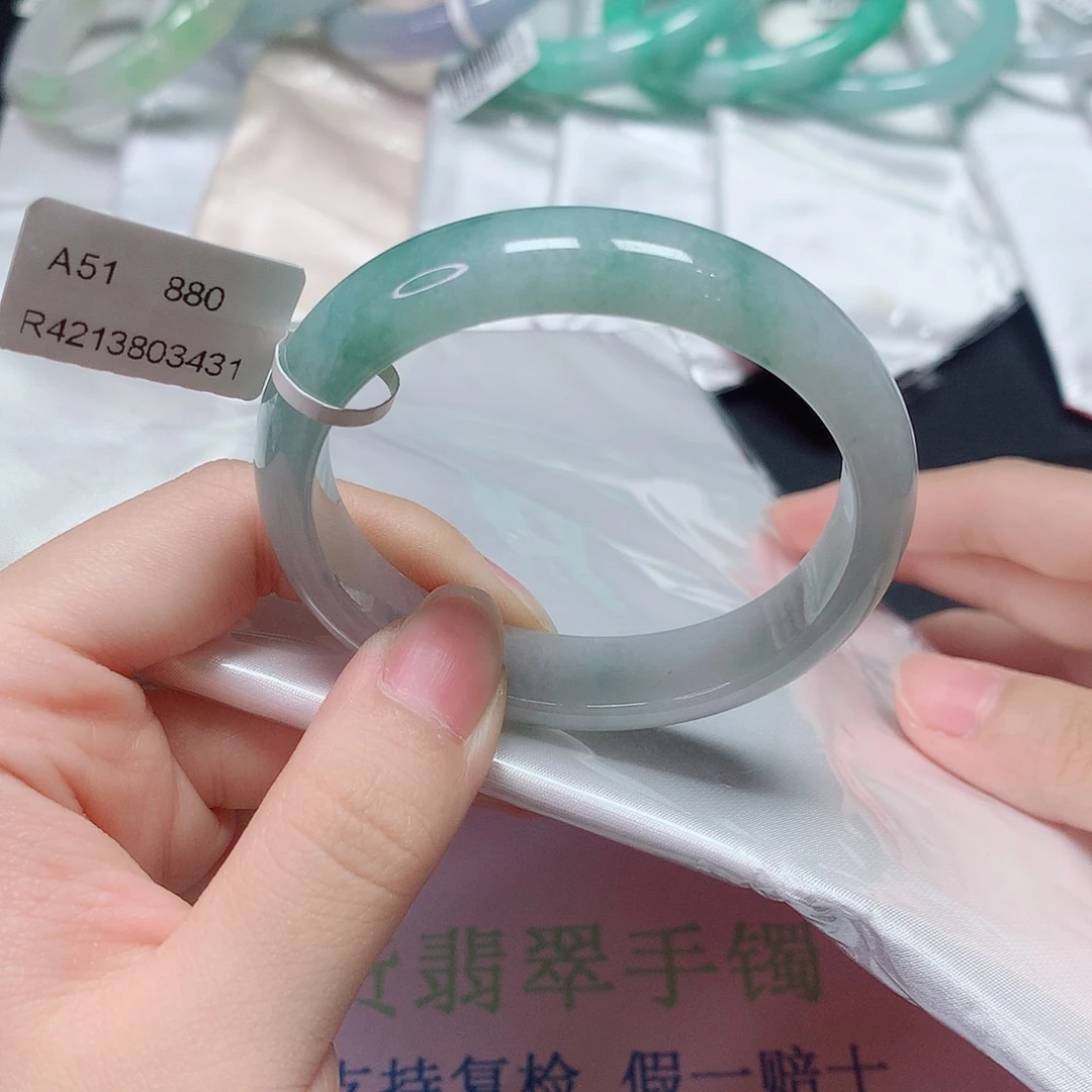 翡翠手镯未镶嵌翡翠手镯