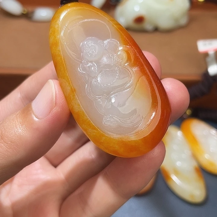 橙***意颈饰未镶嵌和田玉