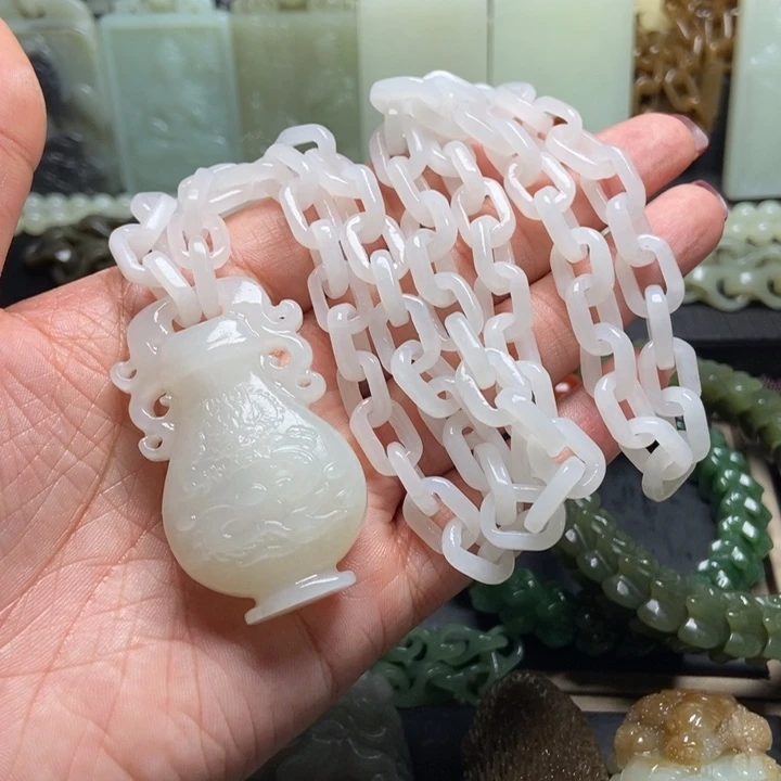 颈饰未镶嵌和田玉中***人