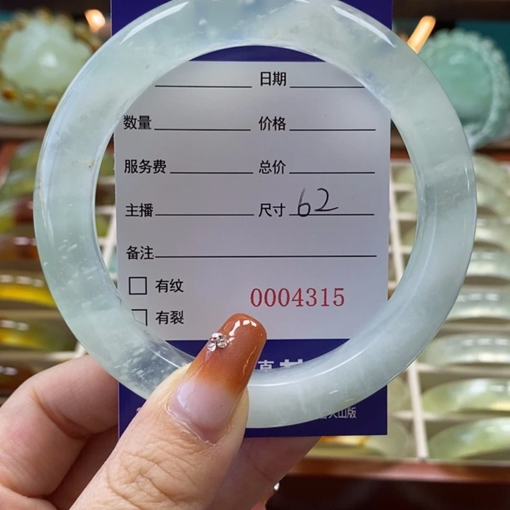 未镶嵌岫玉手镯邹*洲手镯