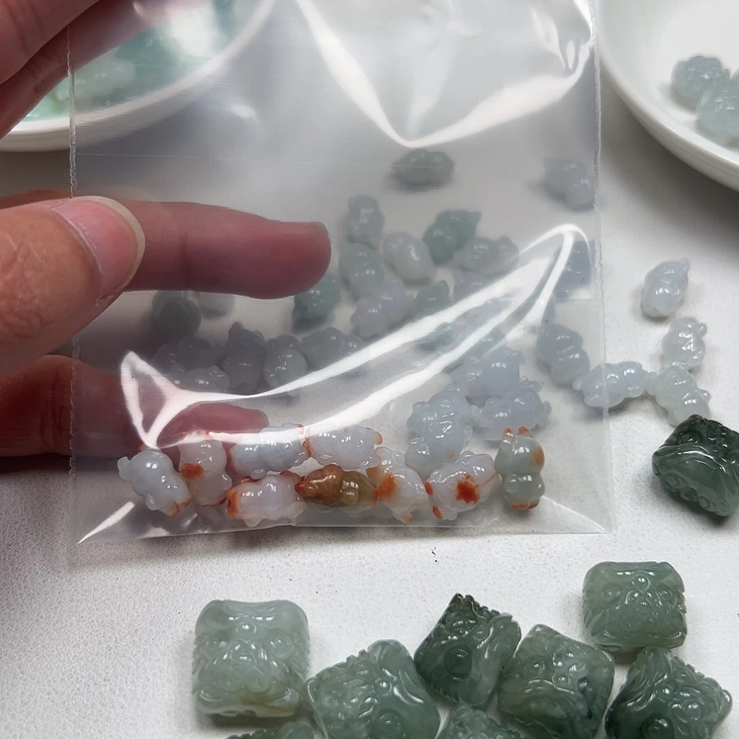 翡翠戒指未镶嵌毛****爬