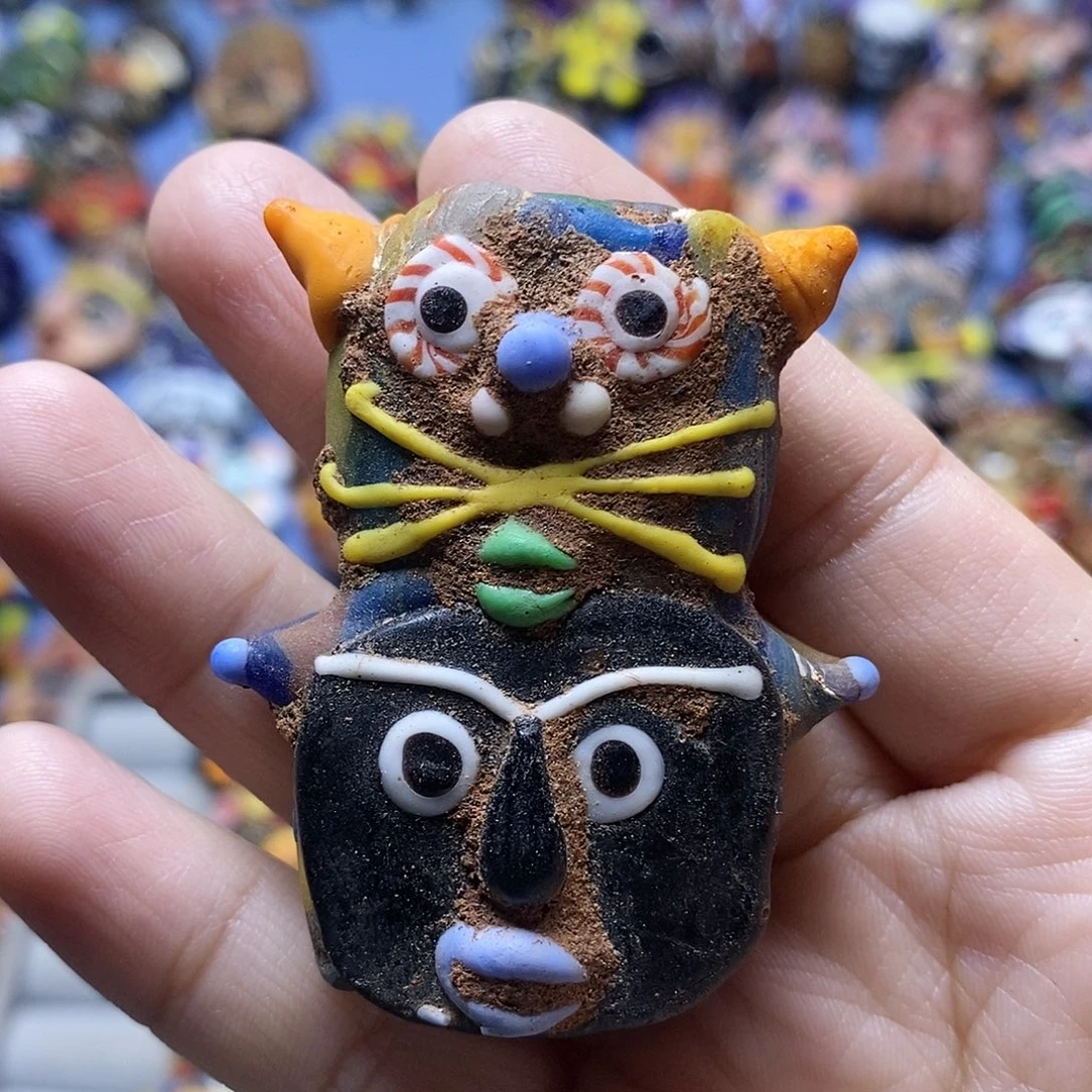 颈饰琉璃猫咪娃一个