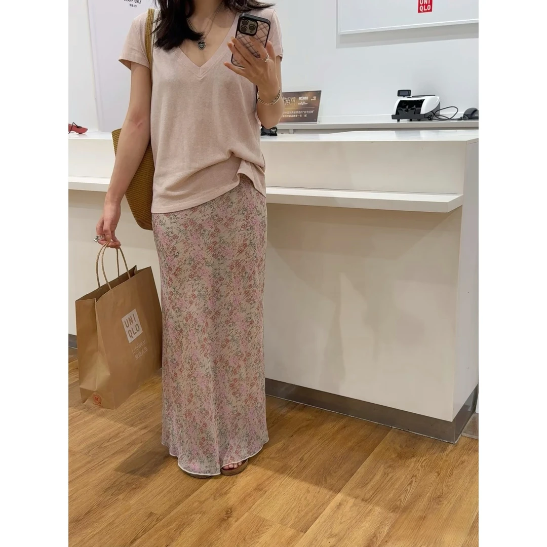 巧克少女慵懒风V领纯色短袖T恤女装夏季小众粉色碎花半身裙两件套