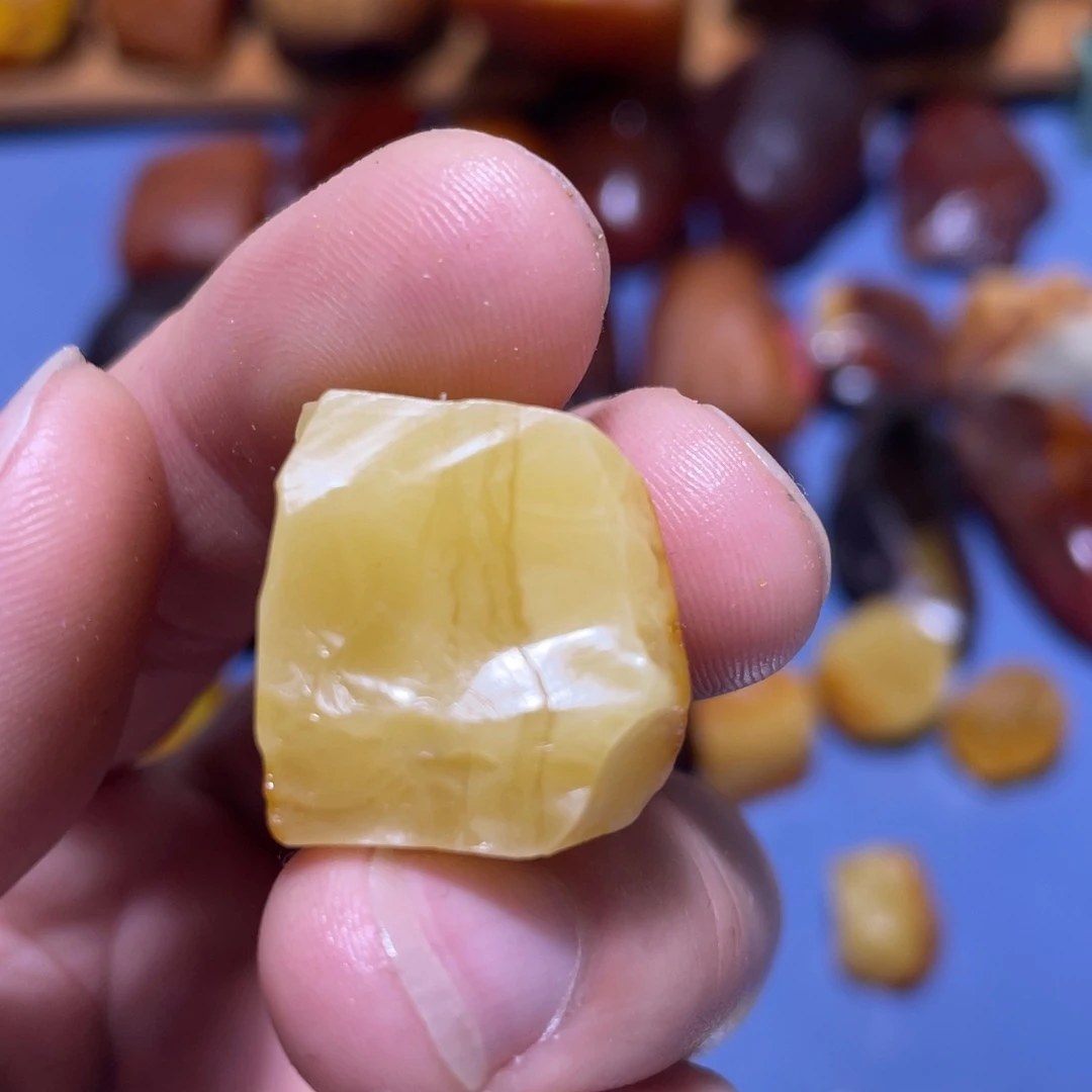 定制琥珀未镶嵌无**人原矿