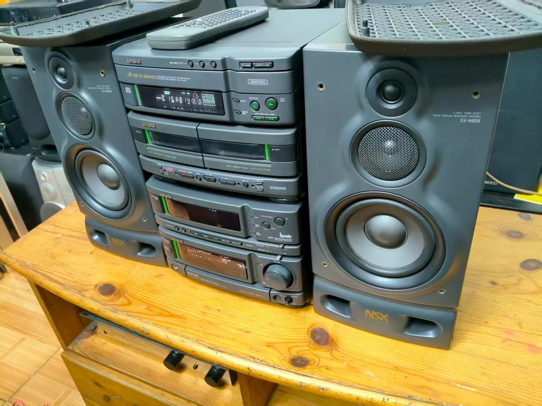 9新  九成新组合音响功能完好声音通透音质好，运费自理