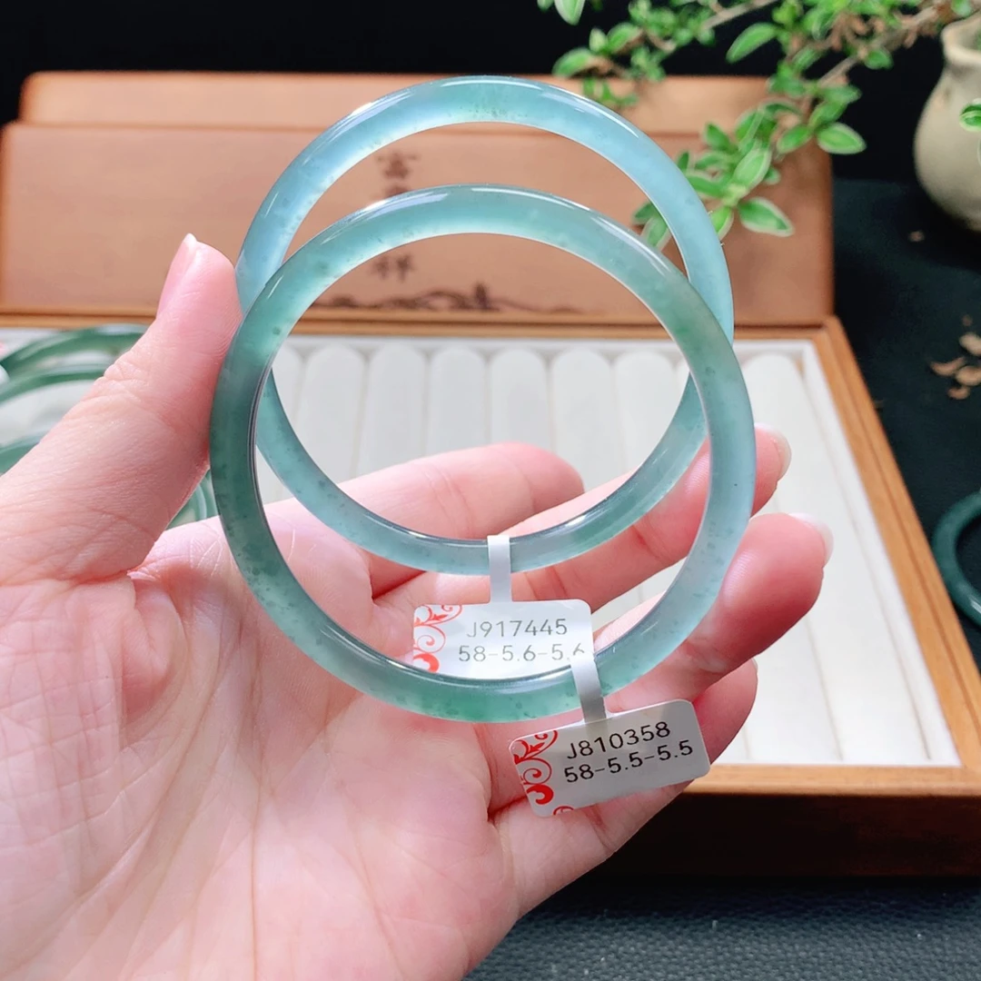 翡翠未镶嵌手镯（圆镯）