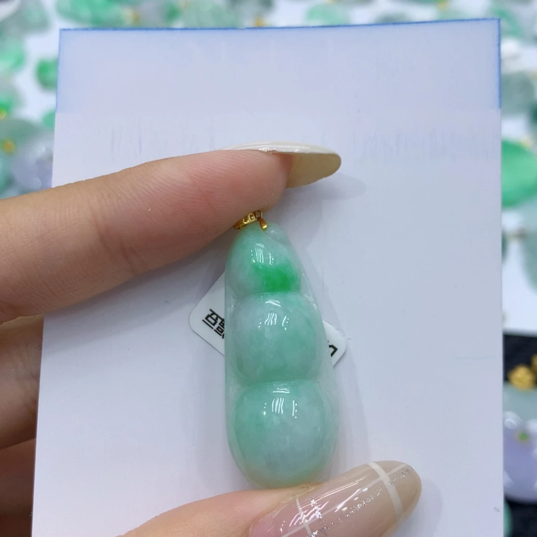 颈饰18K金镶嵌翡翠