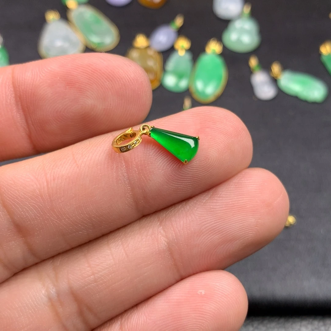 【闪购商品】颈饰18K金镶嵌翡翠翡翠