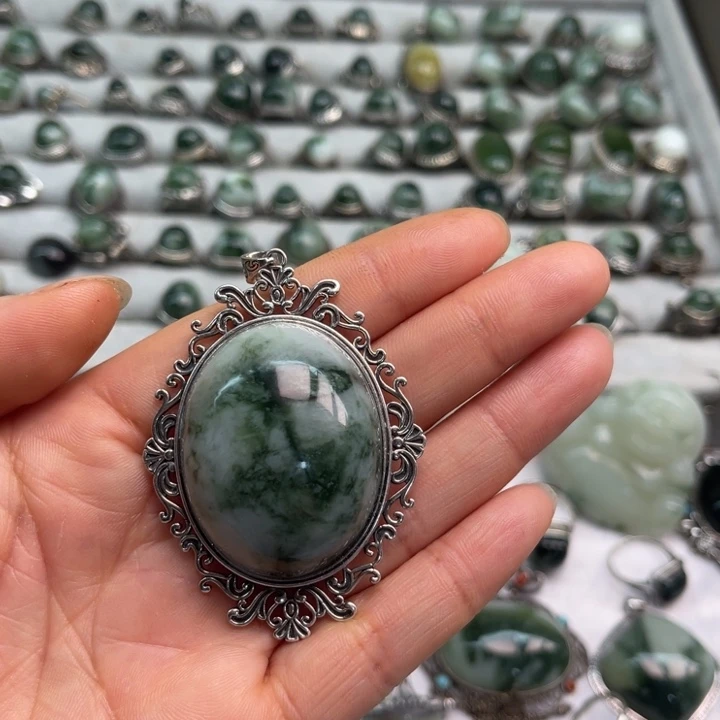 透闪石-蛇纹石玉颈饰未镶嵌?****?