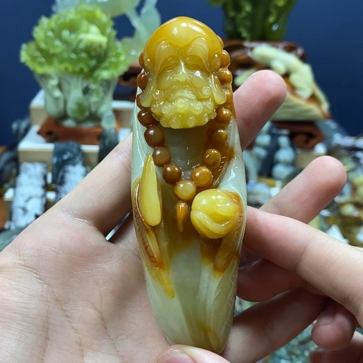 岫玉未镶嵌手把件李