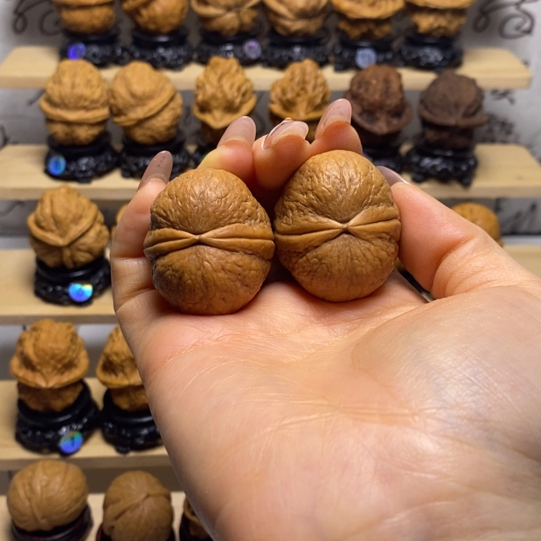 文玩核桃把件血玉元宝y30