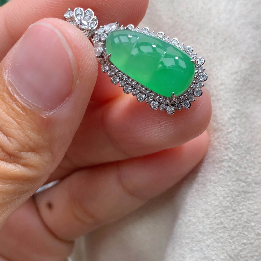 翡翠18K金镶嵌吊坠(不含链)福豆