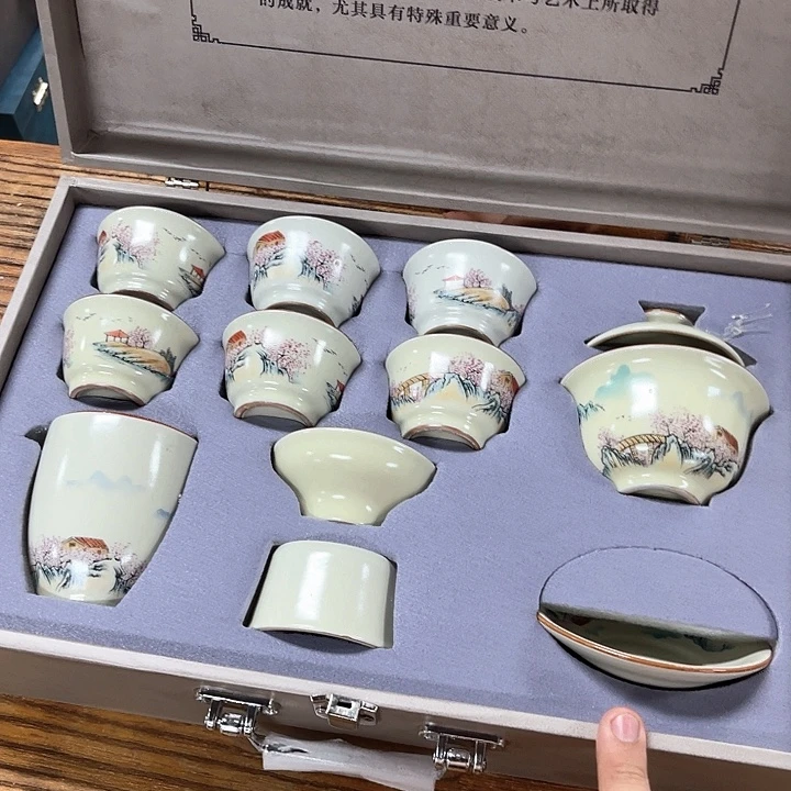 孤品茶具套装等。