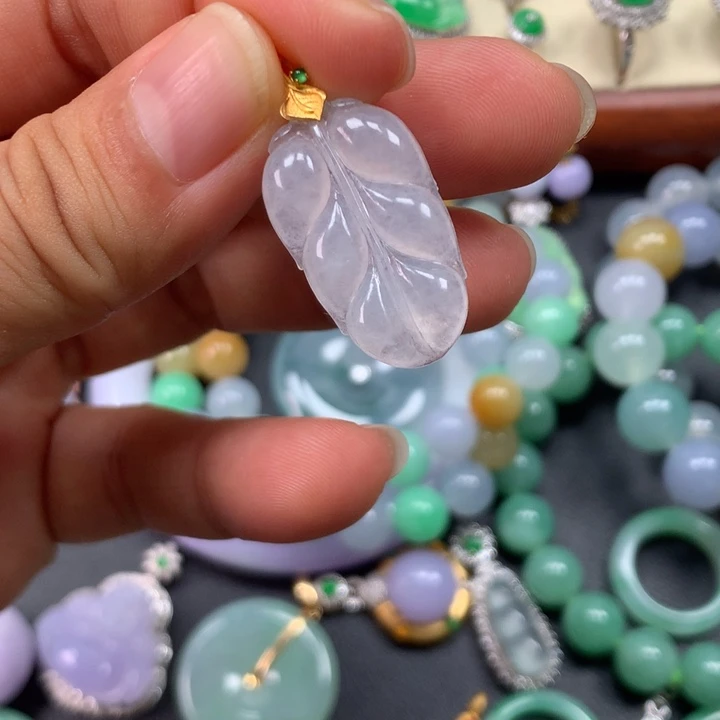 翡翠18K金镶嵌颈饰树叶