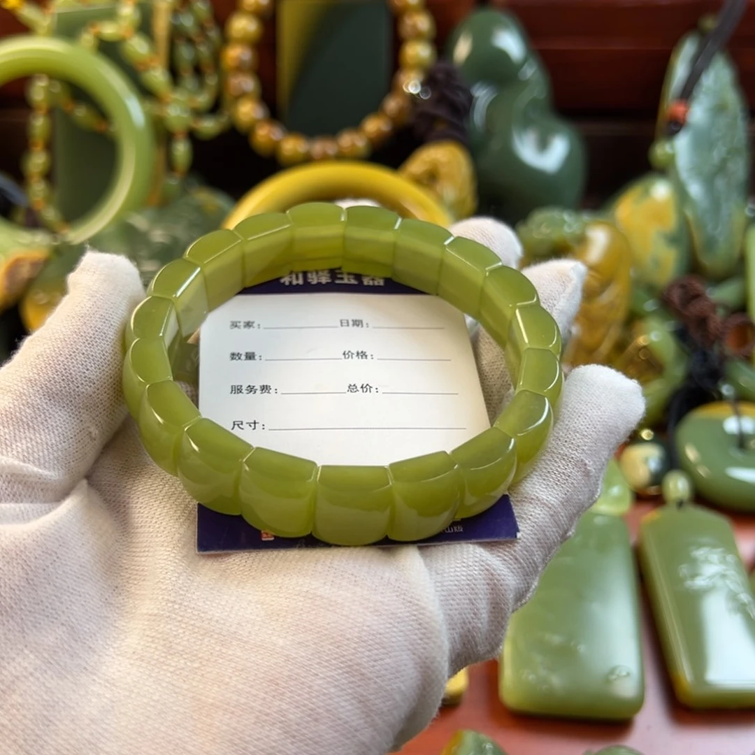 岫岩老玉（透闪石质玉）手链未镶嵌蝈*儿