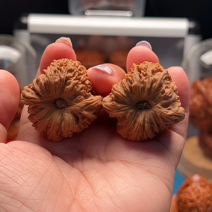 文玩核桃把件凹地南疆 全品老果