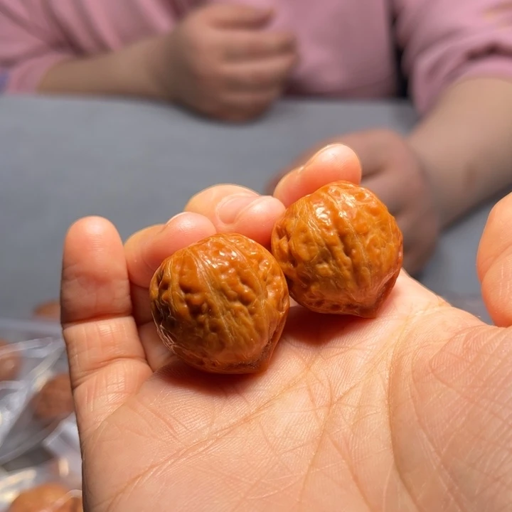 文玩核桃把件红豆8384