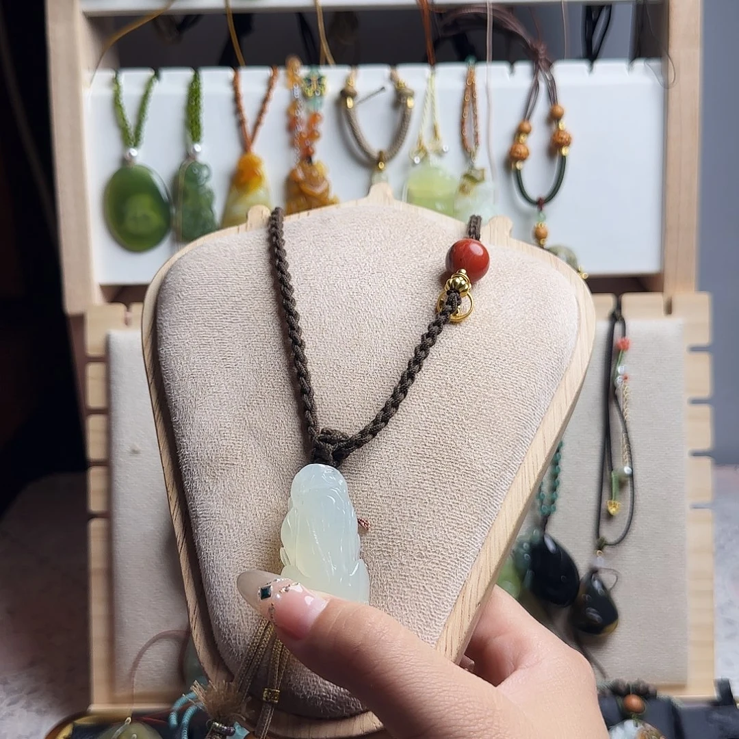 逆***茹蛇纹石玉合金颈饰