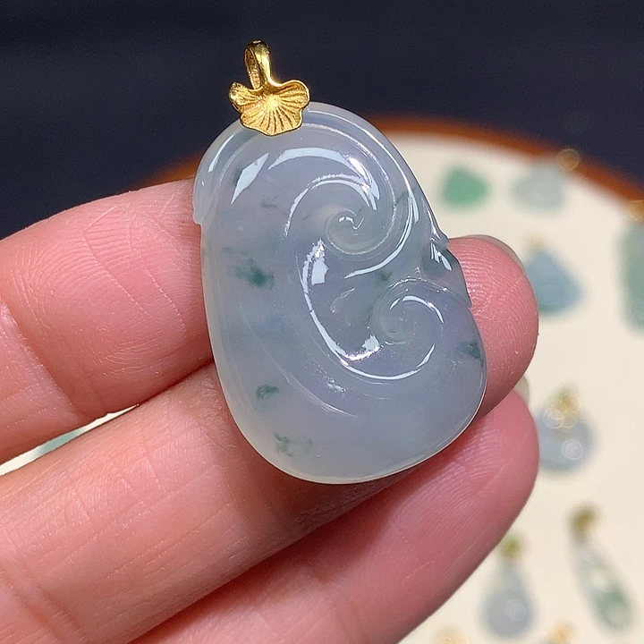 翡翠18K金镶嵌颈饰