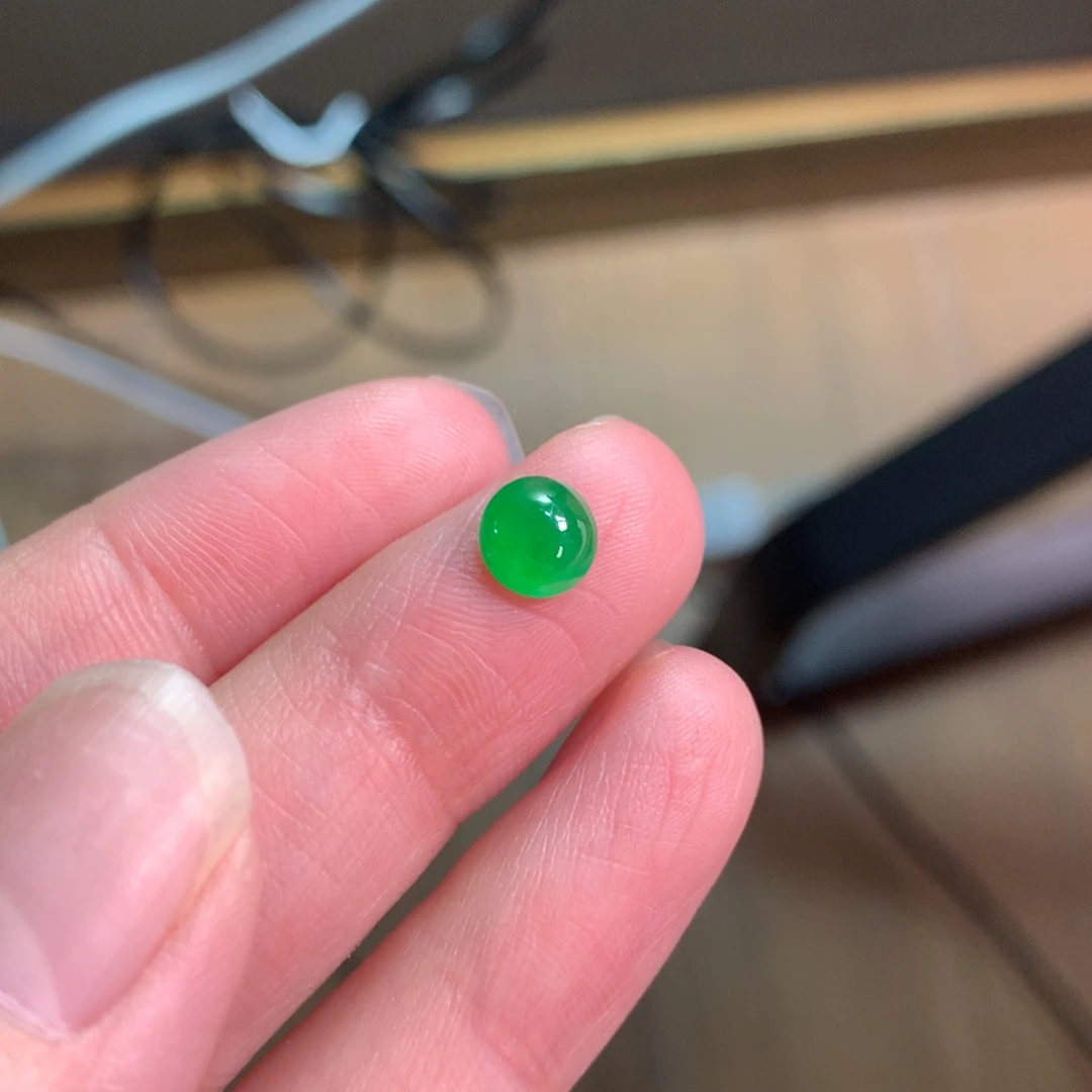 翡翠未镶嵌颈饰正阳绿蛋