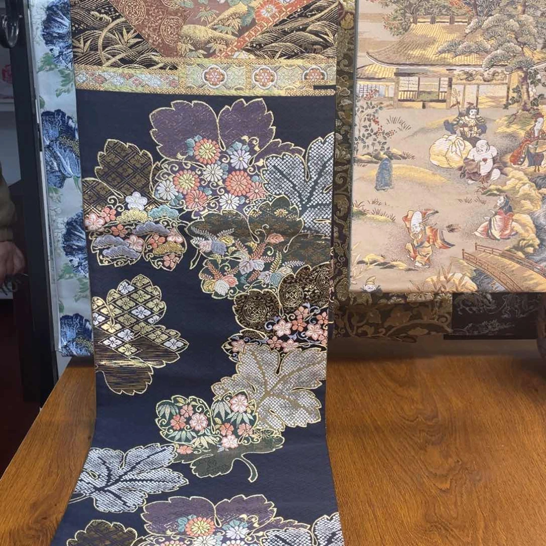 织绣唐织草花绘卷纹全通