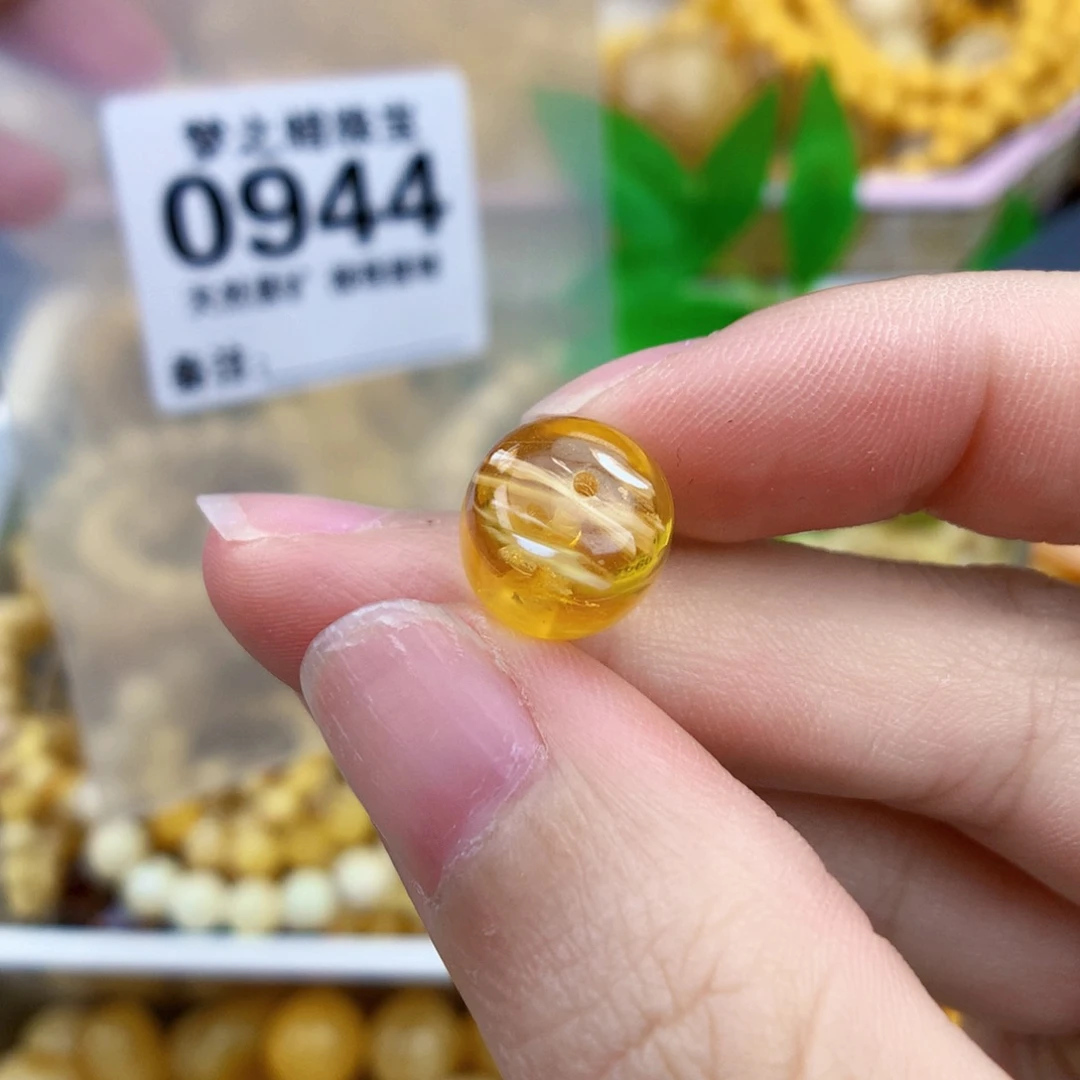 未镶嵌琥珀裸石10.6