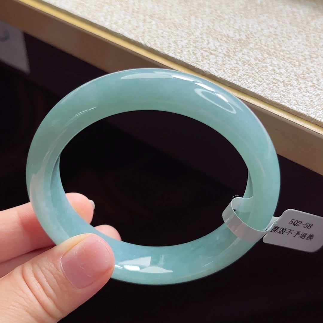 翡翠手镯未镶嵌手镯