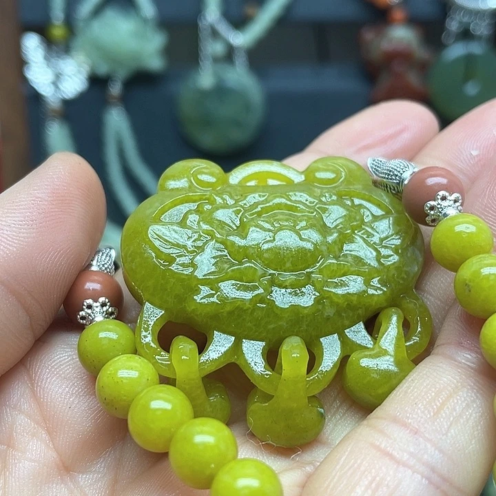 未镶嵌蛇纹石玉颈饰