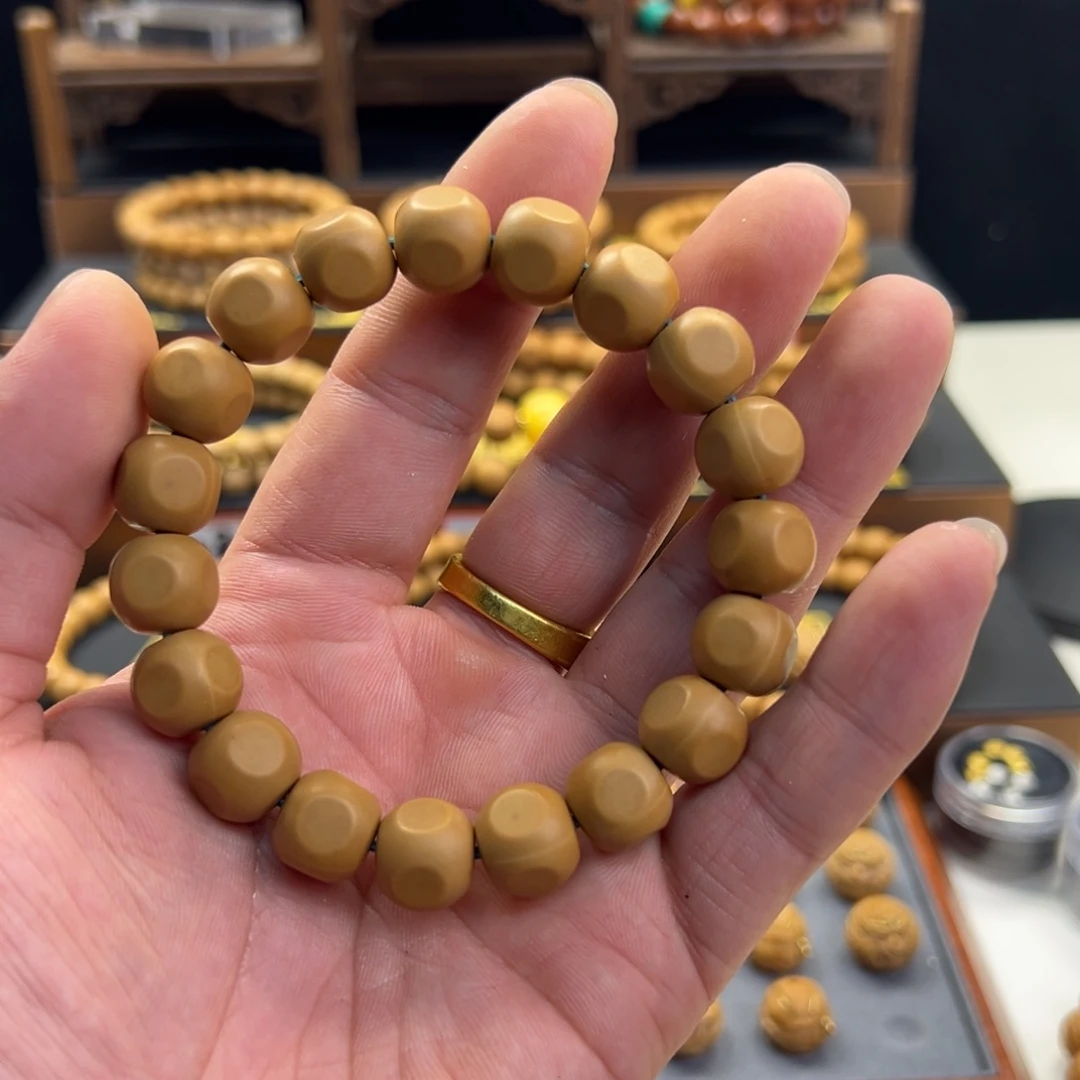 猴头核桃吊坠微瑕龙岩大面六方