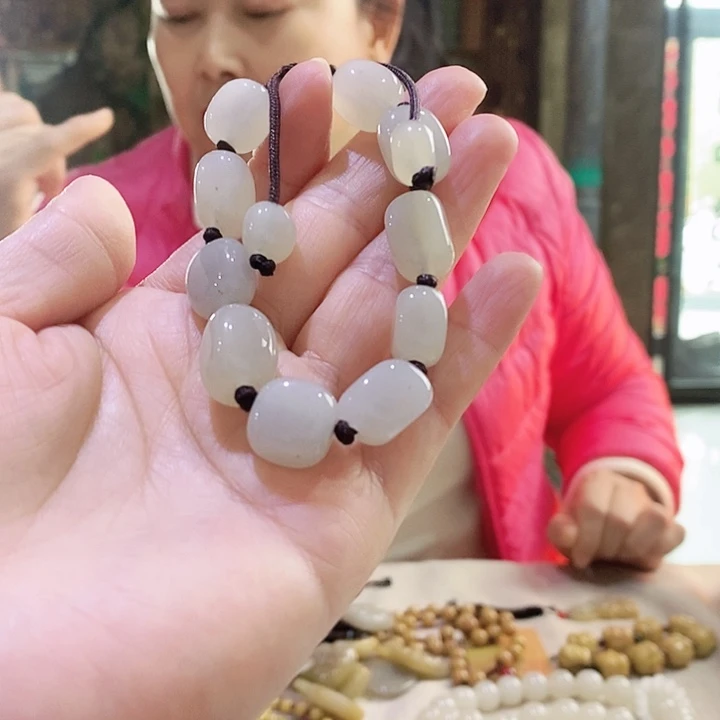 密玉（石英质玉）颈饰未镶嵌