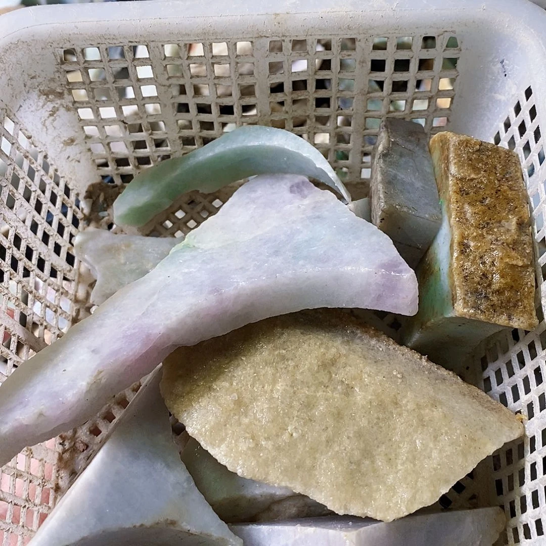 翡翠未镶嵌颈饰无****他天然翡翠