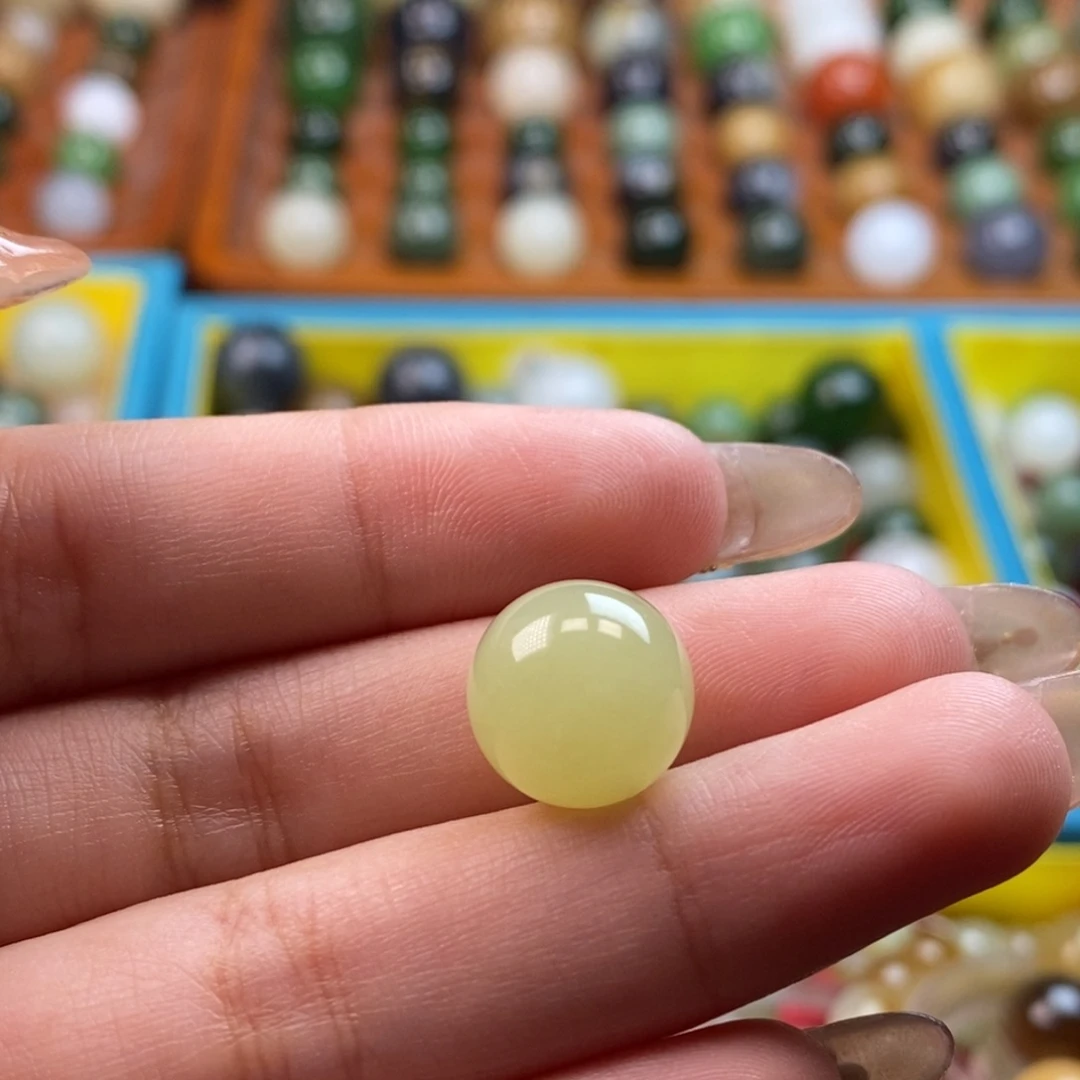 和田玉未镶嵌珠宝奇石福利黄口单珠z12（有水线