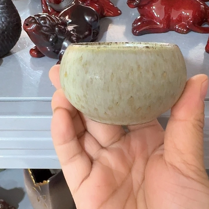 主人杯一个，瓷。。。品茗瓷
