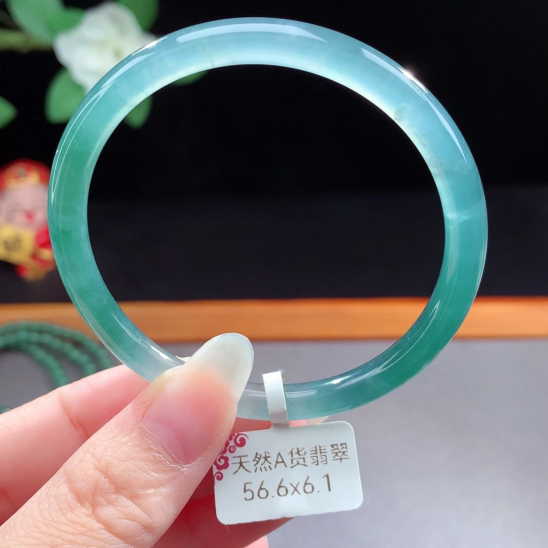 未镶嵌手镯（圆镯）翡翠