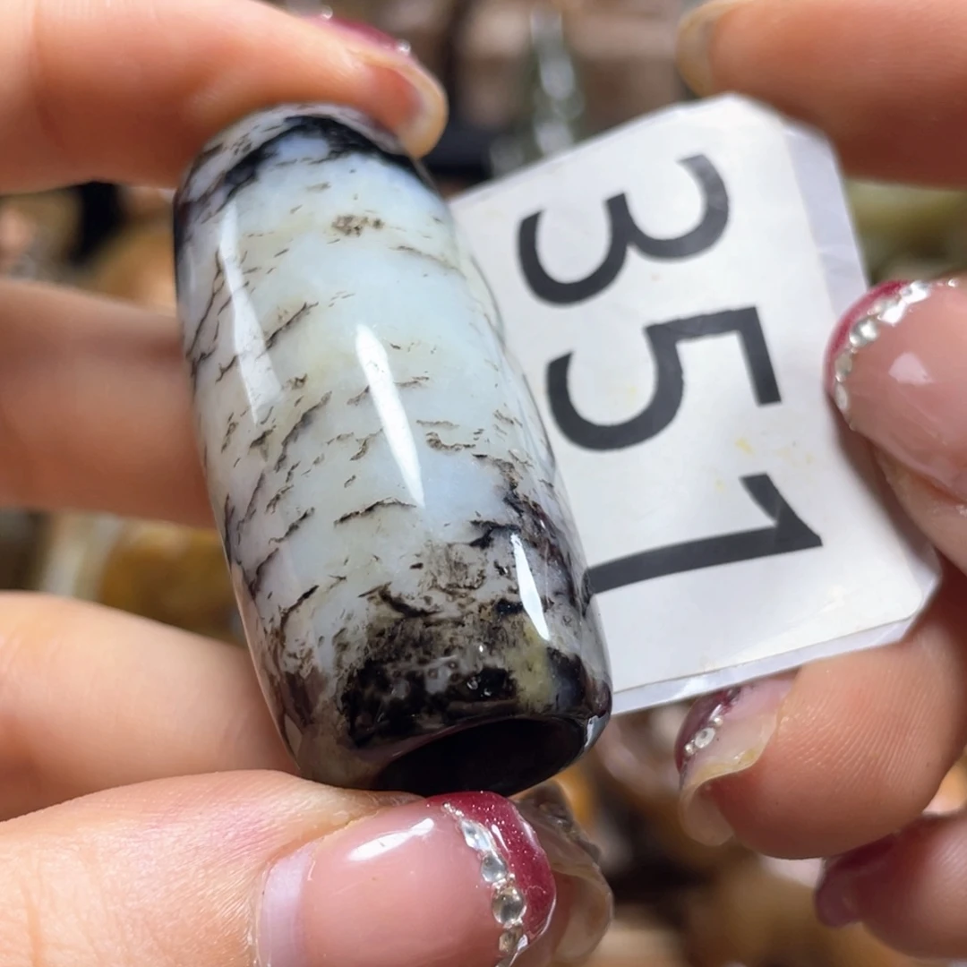 用***4颈饰未镶嵌和田玉